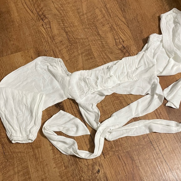 SHEIN white puff sleeved wrap crop top - Picture 6 of 13